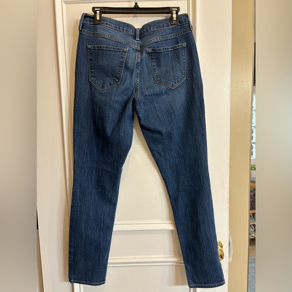 Jeans 3 for $20! Women’s Old Navy Distressed Curvy Skinny Jeans - Picture 4 of 7